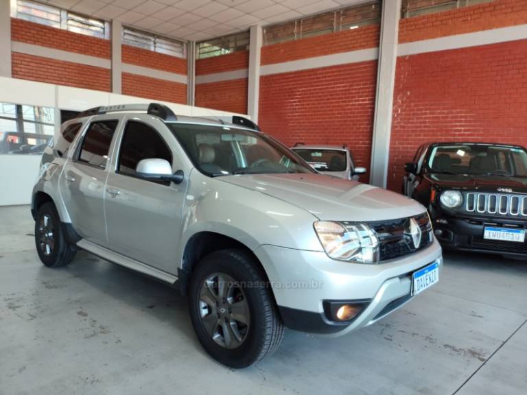 RENAULT - DUSTER - 2015/2016 - Prata - R$ 68.900,00