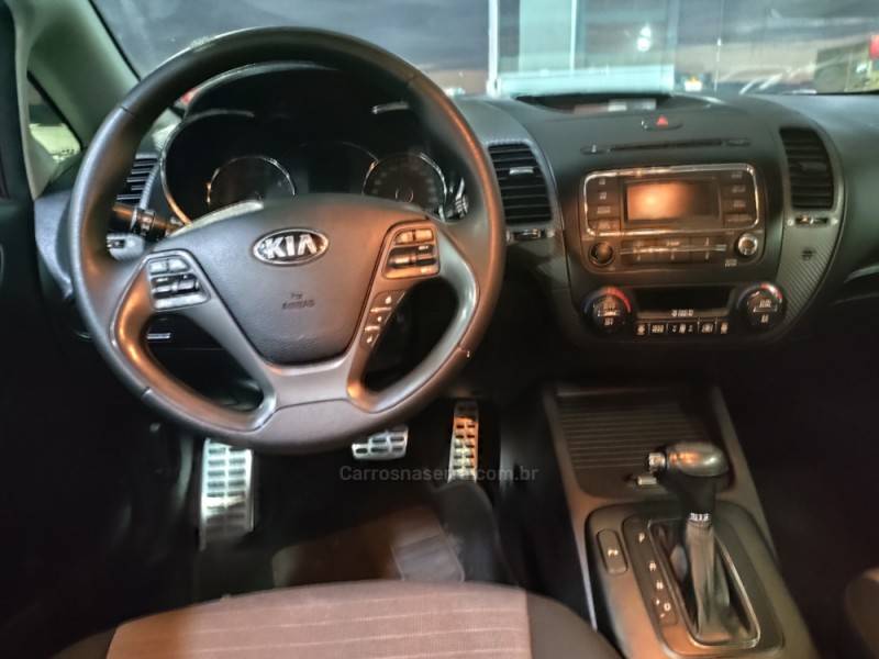 KIA MOTORS - CERATO - 2013/2014 - Vermelha - R$ 64.900,00
