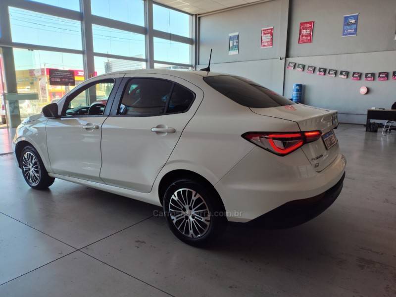 FIAT - CRONOS - 2021/2022 - Branca - R$ 75.900,00