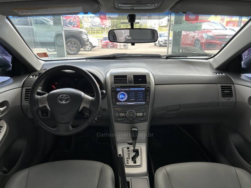 TOYOTA - COROLLA - 2008/2009 - Prata - R$ 59.900,00