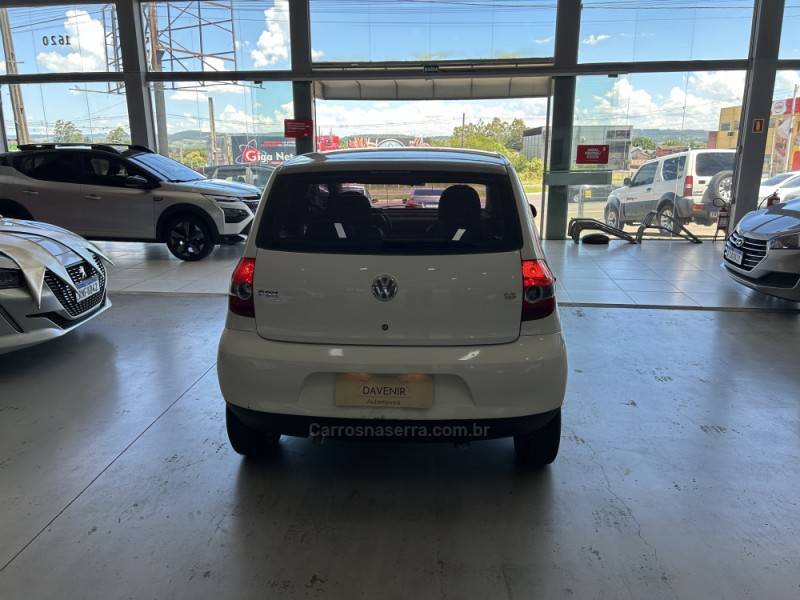 VOLKSWAGEN - FOX - 2004/2004 - Branca - R$ 26.900,00