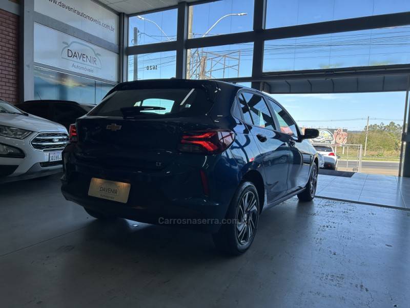 CHEVROLET - ONIX - 2024/2024 - Azul - R$ 74.900,00