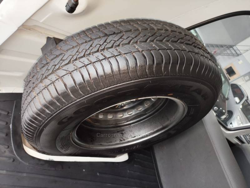 VOLKSWAGEN - KOMBI - 2009/2010 - Branca - R$ 91.900,00