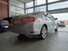 TOYOTA - COROLLA - 2017/2018 - Prata - R$ 106.900,00