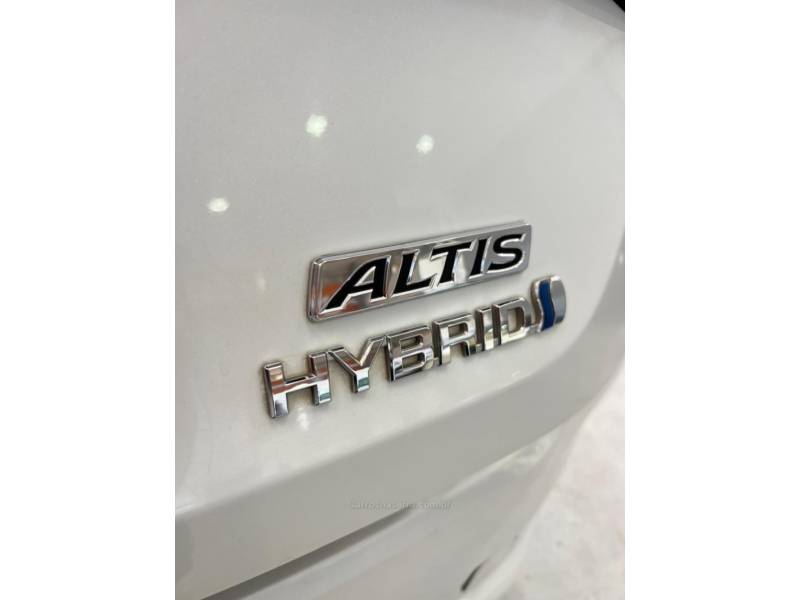 TOYOTA - COROLLA - 2022/2023 - Branca - R$ 149.900,00