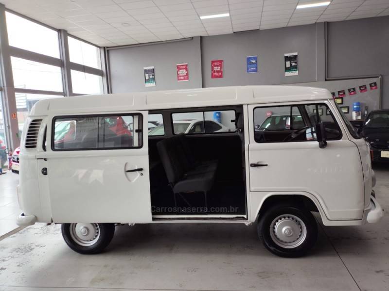 VOLKSWAGEN - KOMBI - 2009/2010 - Branca - R$ 91.900,00