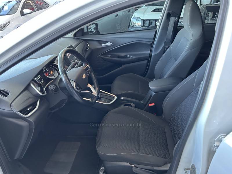 CHEVROLET - ONIX - 2020/2020 - Branca - R$ 73.900,00