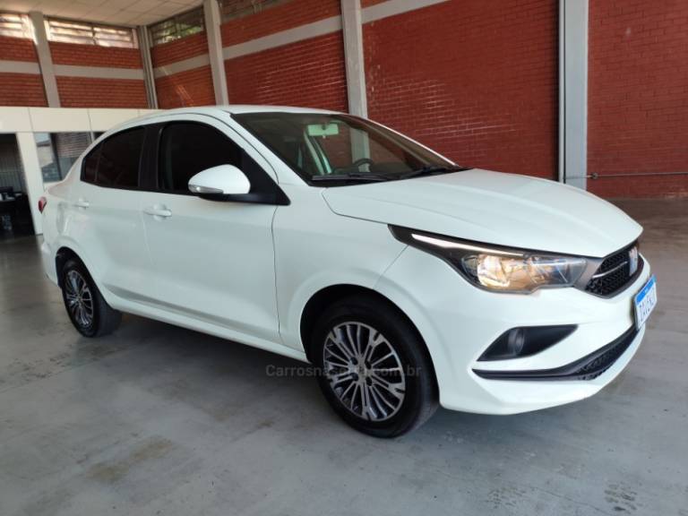 FIAT - CRONOS - 2021/2022 - Branca - R$ 75.900,00