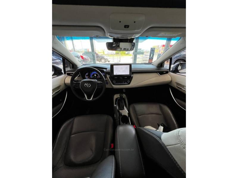 TOYOTA - COROLLA - 2022/2023 - Branca - R$ 149.900,00