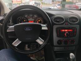 FORD - FOCUS - 2011/2012 - Preta - R$ 35.900,00