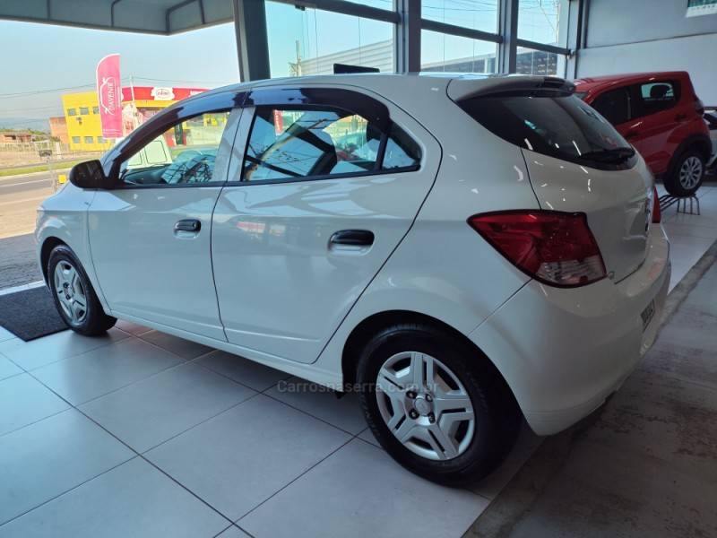 CHEVROLET - ONIX - 2018/2018 - Branca - R$ 49.900,00