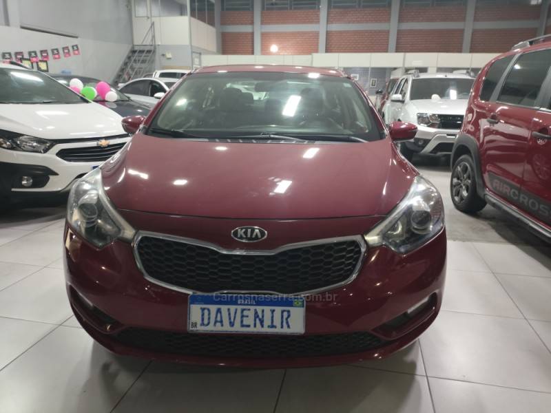 KIA MOTORS - CERATO - 2013/2014 - Vermelha - R$ 64.900,00