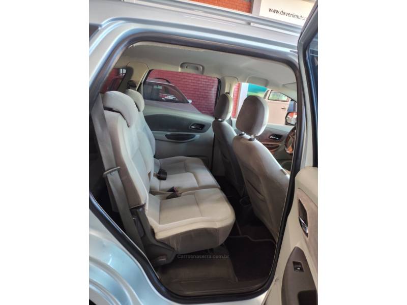 CHEVROLET - SPIN - 2012/2013 - Prata - R$ 57.900,00
