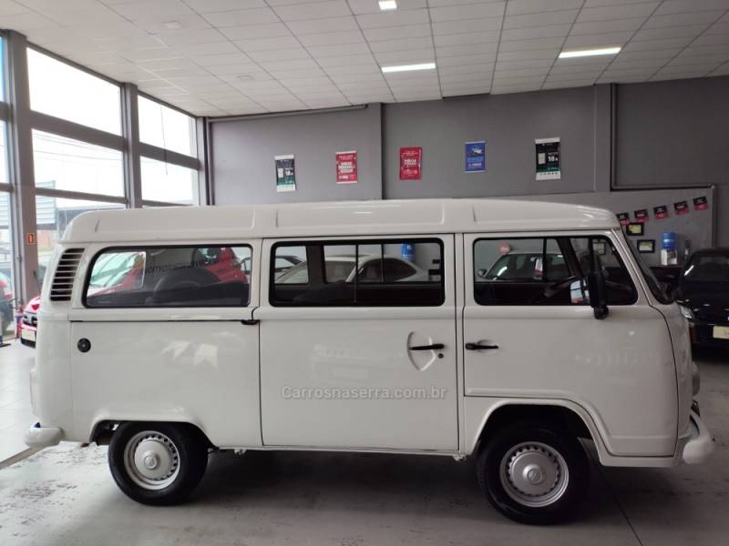 VOLKSWAGEN - KOMBI - 2009/2010 - Branca - R$ 91.900,00