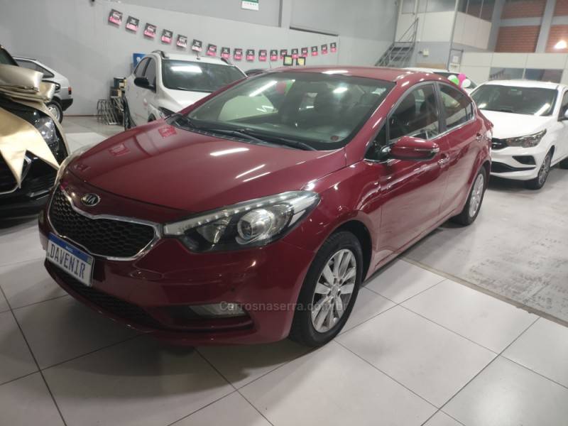 KIA MOTORS - CERATO - 2013/2014 - Vermelha - R$ 64.900,00