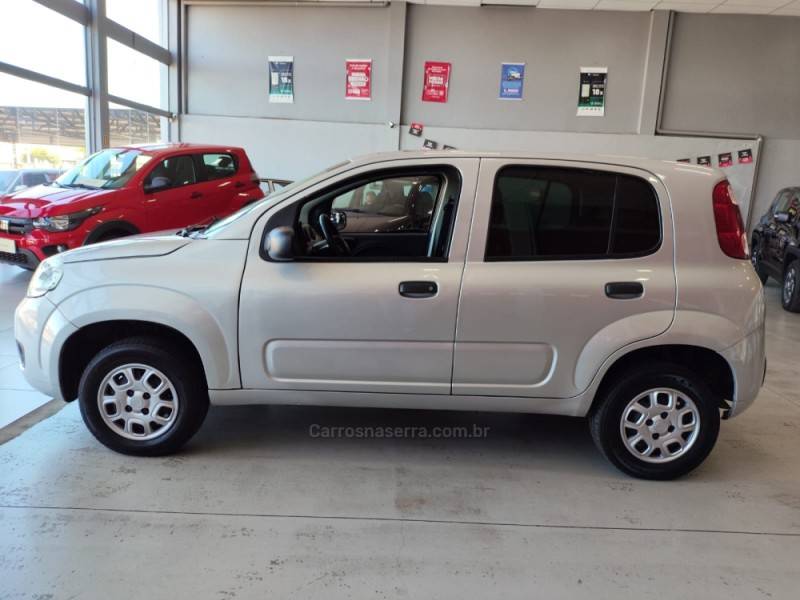 FIAT - UNO - 2014/2015 - Prata - R$ 28.900,00