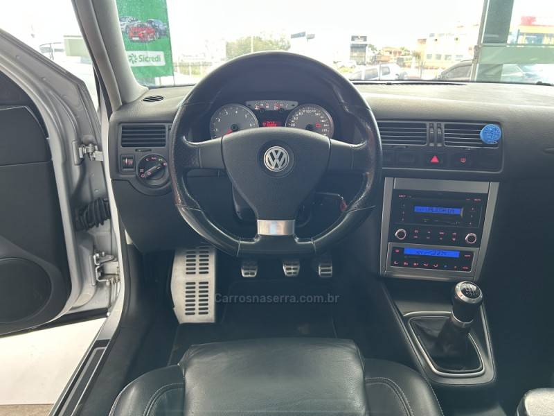 VOLKSWAGEN - GOLF - 2012/2013 - Prata - R$ 61.900,00