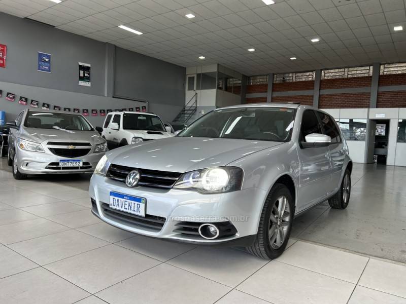 VOLKSWAGEN - GOLF - 2012/2013 - Prata - R$ 61.900,00