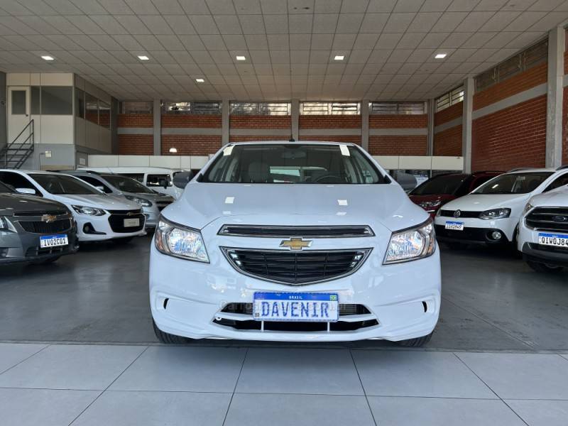 CHEVROLET - ONIX - 2015/2015 - Branca - R$ 48.900,00