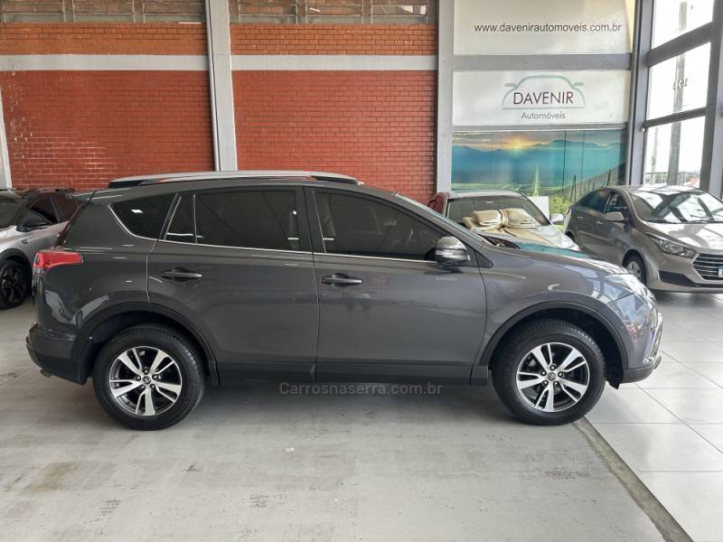 TOYOTA - RAV4 - 2018/2019 - Cinza - R$ 128.900,00