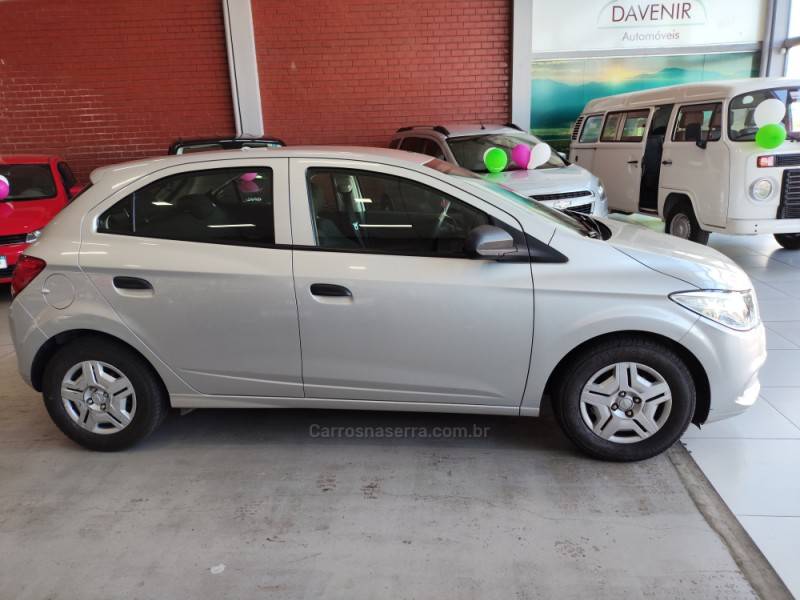 CHEVROLET - ONIX - 2018/2018 - Prata - R$ 51.900,00
