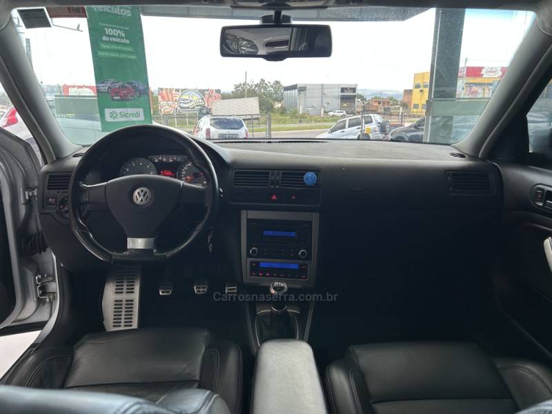 VOLKSWAGEN - GOLF - 2012/2013 - Prata - R$ 61.900,00