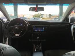 TOYOTA - COROLLA - 2017/2018 - Branca - R$ 106.900,00