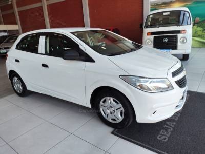 CHEVROLET - ONIX - 2018/2018 - Branca - R$ 49.900,00