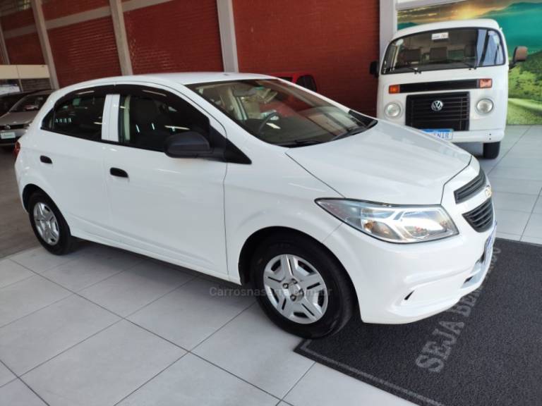 CHEVROLET - ONIX - 2018/2018 - Branca - R$ 49.900,00