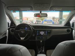 TOYOTA - COROLLA - 2017/2018 - Prata - R$ 106.900,00