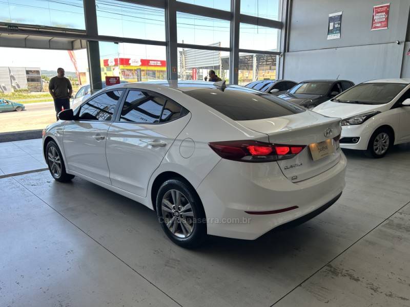 HYUNDAI - ELANTRA - 2017/2018 - Branca - R$ 86.900,00