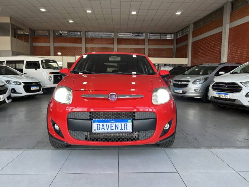 FIAT - PALIO - 2014/2015 - Vermelha - R$ 46.900,00