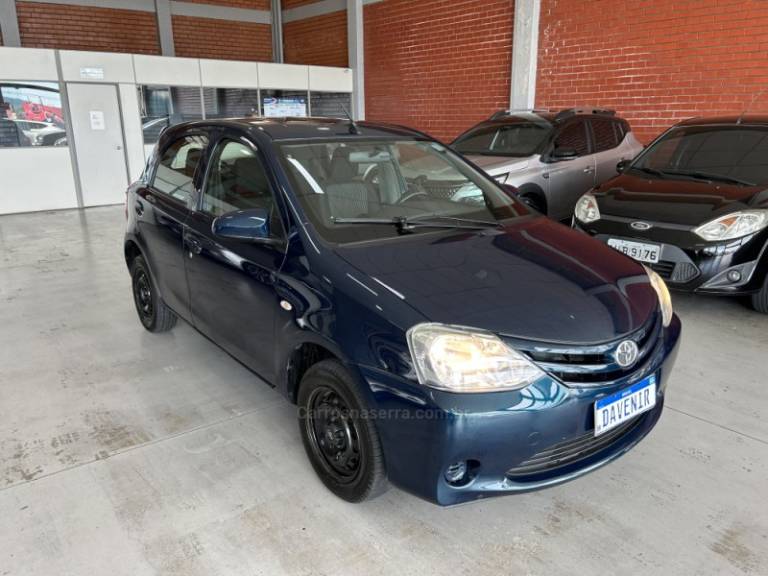 TOYOTA - ETIOS - 2016/2017 - Verde - R$ 55.900,00