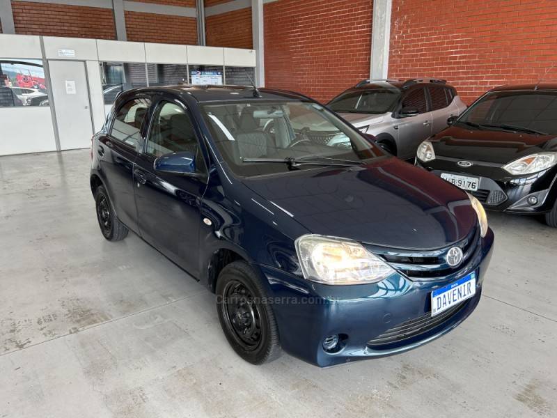 TOYOTA - ETIOS - 2016/2017 - Verde - R$ 55.900,00
