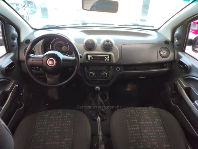 FIAT - UNO - 2014/2015 - Prata - R$ 28.900,00