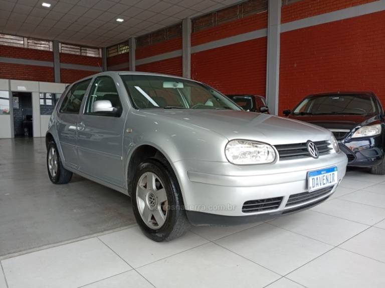 VOLKSWAGEN - GOLF - 2002/2002 - Prata - R$ 31.900,00