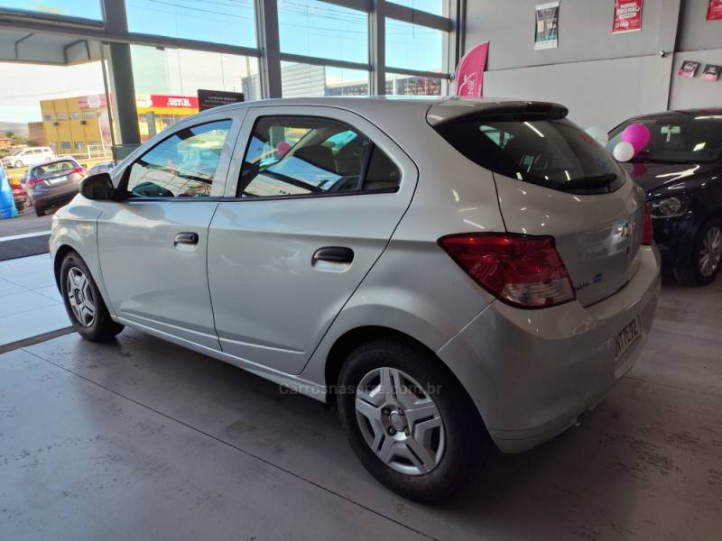 CHEVROLET - ONIX - 2018/2018 - Prata - R$ 51.900,00