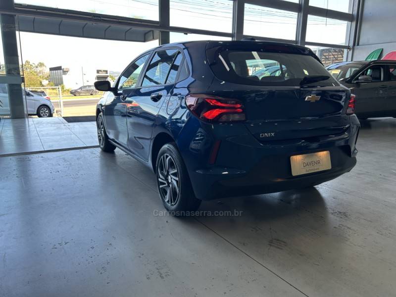 CHEVROLET - ONIX - 2024/2024 - Azul - R$ 74.900,00
