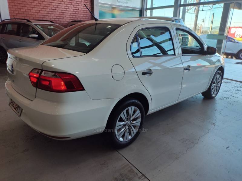 VOLKSWAGEN - VOYAGE - 2022/2023 - Branca - R$ 64.900,00