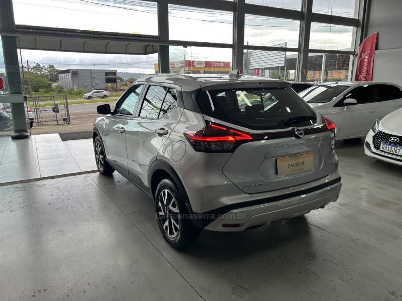NISSAN - KICKS - 2022/2022 - Prata - R$ 99.900,00