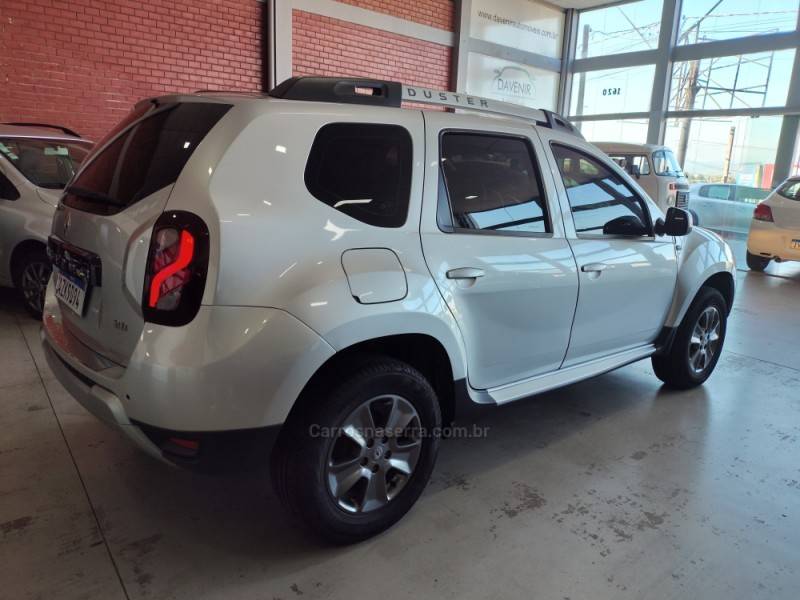 RENAULT - DUSTER - 2015/2016 - Prata - R$ 68.900,00