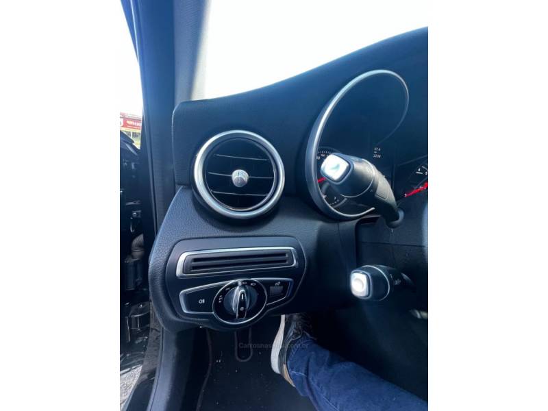 MERCEDES-BENZ - C 180 - 2016/2016 - Preta - R$ 110.000,00