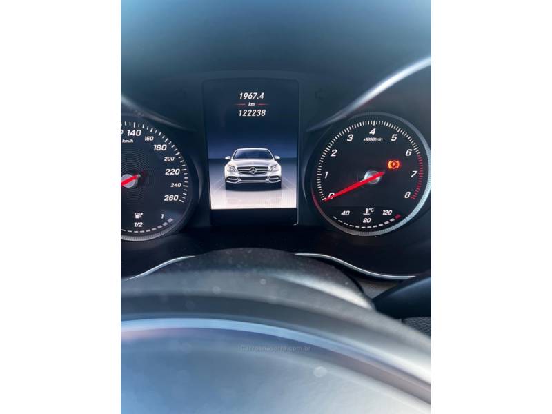 MERCEDES-BENZ - C 180 - 2016/2016 - Preta - R$ 110.000,00
