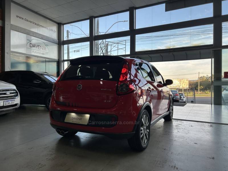 FIAT - PALIO - 2014/2015 - Vermelha - R$ 46.900,00