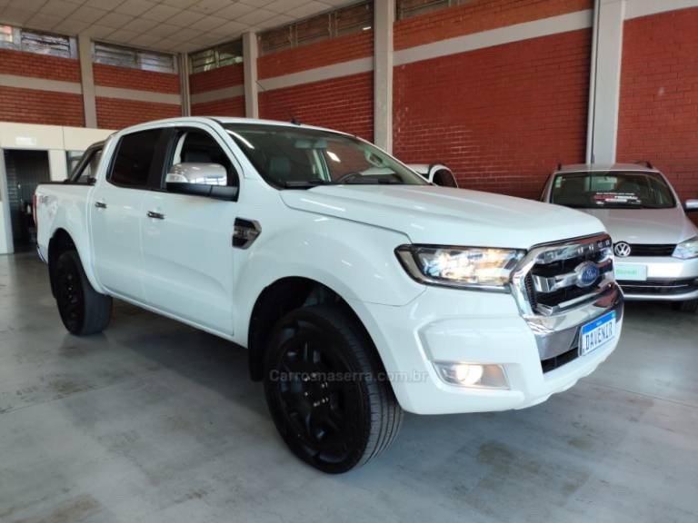 FORD - RANGER - 2016/2017 - Branca - R$ 140.900,00