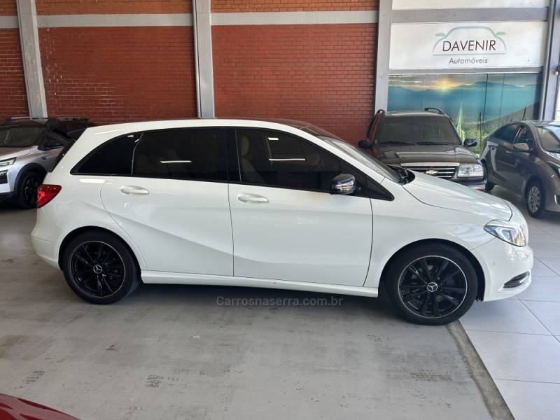 MERCEDES-BENZ - B 200 - 2012/2013 - Branca - Sob Consulta