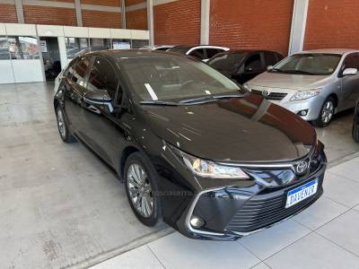 TOYOTA - COROLLA - 2022/2023 - Preta - R$ 134.900,00