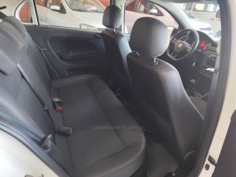 VOLKSWAGEN - VOYAGE - 2022/2023 - Branca - R$ 64.900,00