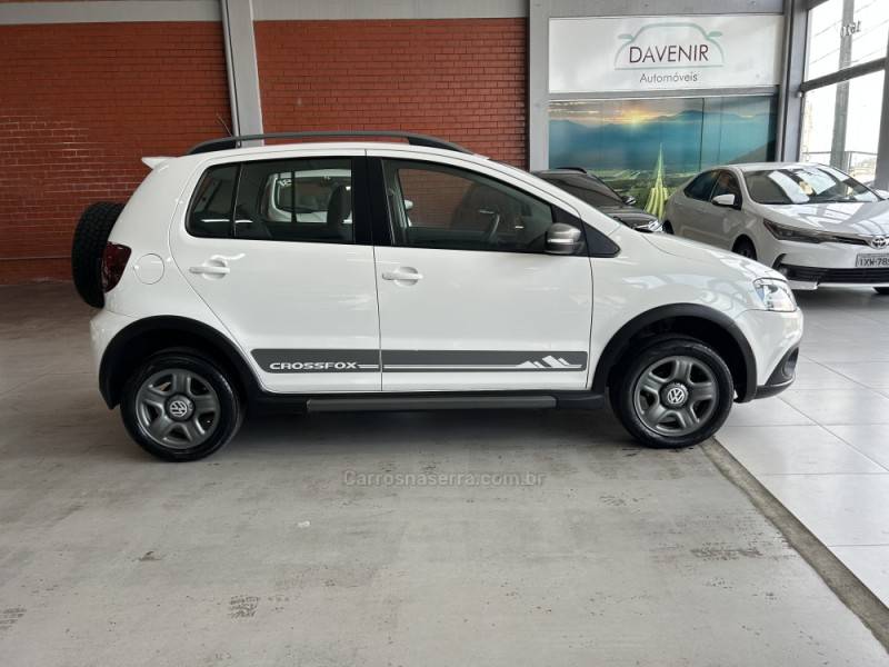 VOLKSWAGEN - CROSSFOX - 2011/2012 - Branca - R$ 44.900,00