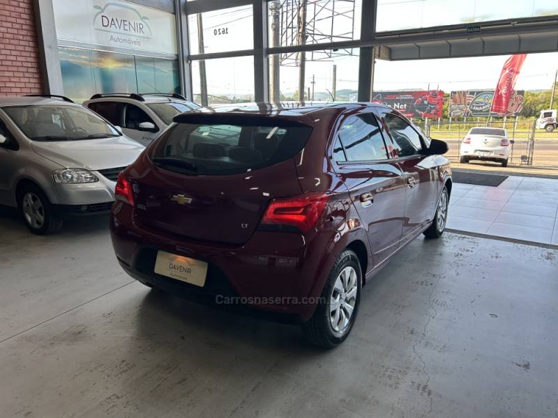 CHEVROLET - ONIX - 2019/2019 - Vermelha - R$ 57.900,00